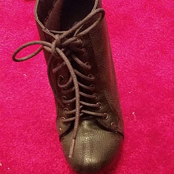 Boots - Picture 2 of 4